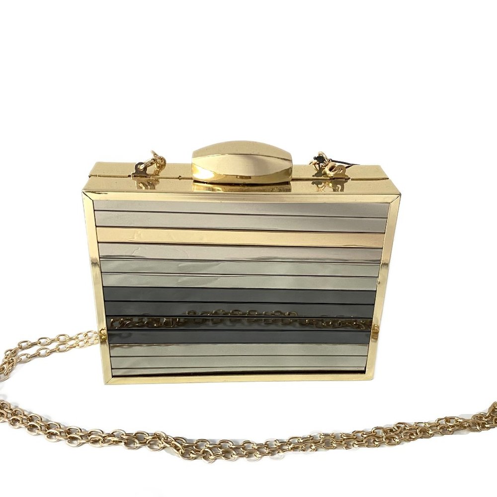 NWT INC INTERNATIONAL CONCEPTS REGINNA METALLIC CLUTCH WITH STRAP